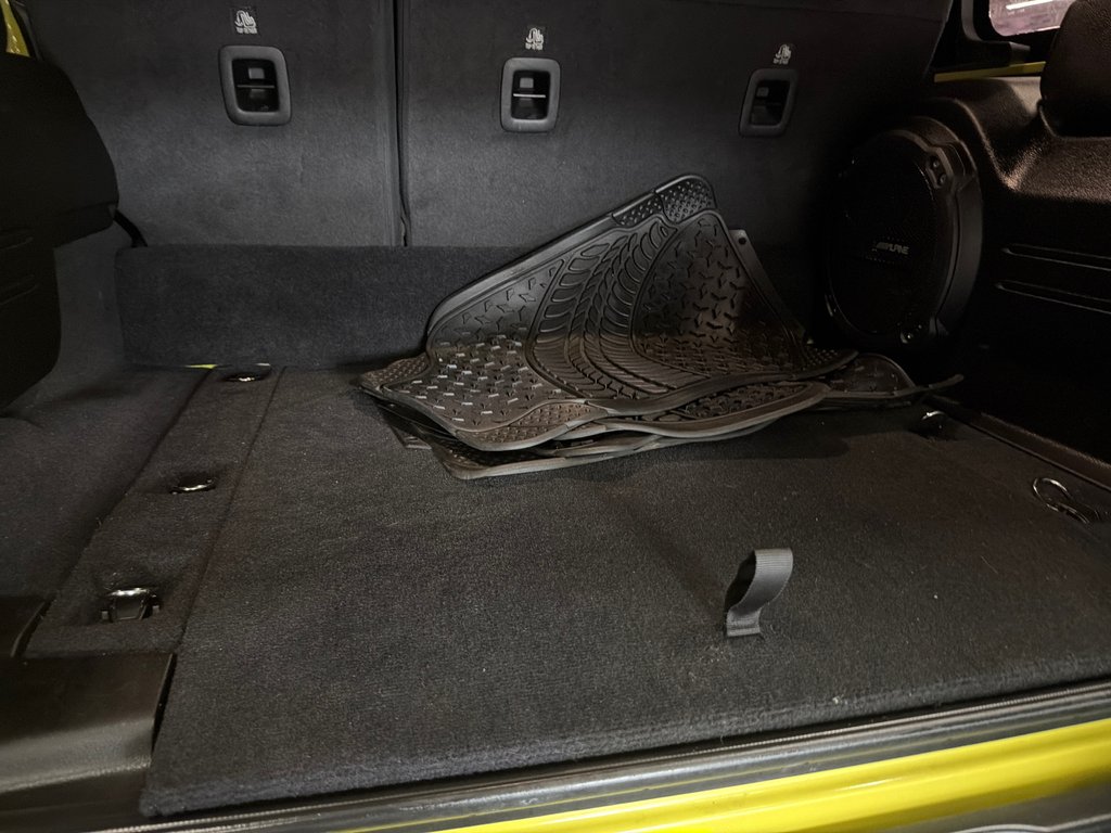 2024 Jeep Wrangler 4xe Rubicon in Saint-Jean-Sur-Richelieu, Quebec - 8 - w1024h768px