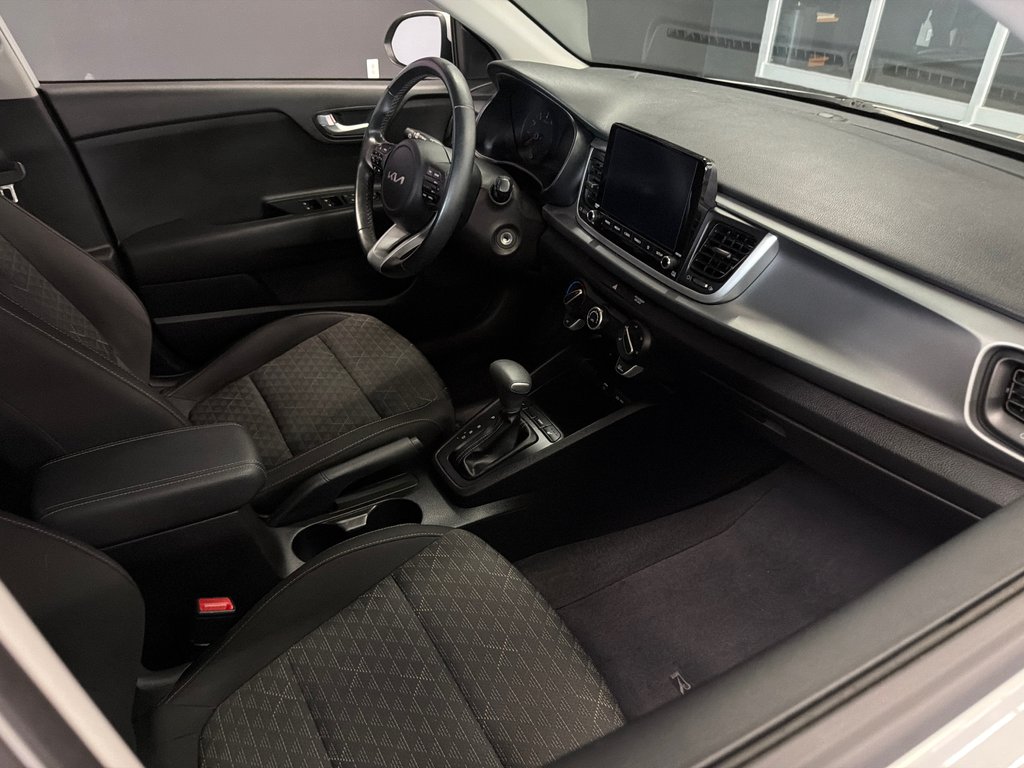 2022 Kia Rio 5-door LX + in Saint-Jean-Sur-Richelieu, Quebec - 4 - w1024h768px