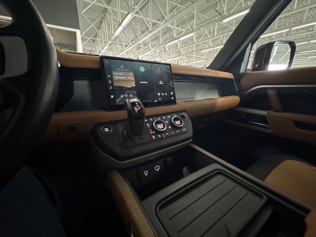 2023 Land Rover Defender X-Dynamic SE P 400 in Saint-Jean-Sur-Richelieu, Quebec - 16 - w1024h768px