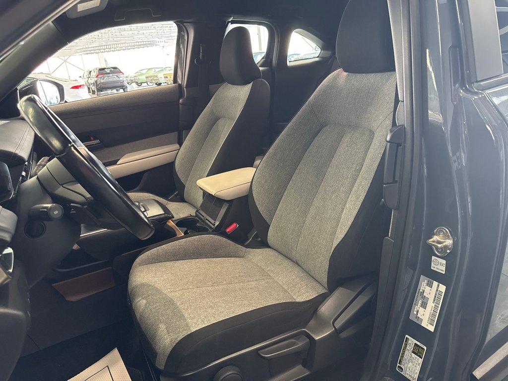 2023 Mazda MX-30 EV GS in Saint-Jean-Sur-Richelieu, Quebec - 8 - w1024h768px