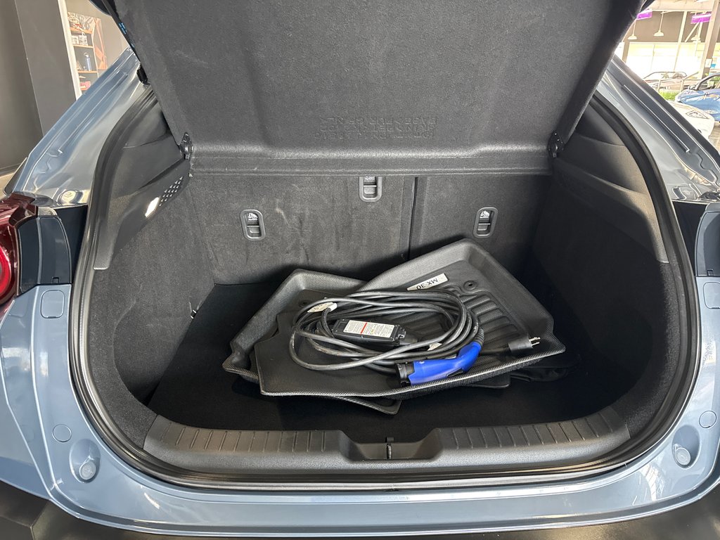 2023 Mazda MX-30 EV GS in Saint-Jean-Sur-Richelieu, Quebec - 7 - w1024h768px