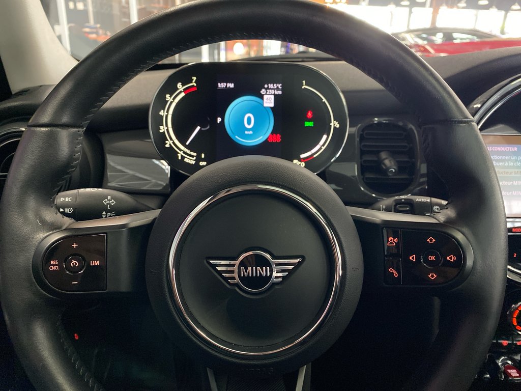 2022 MINI 5 Door Cooper in Saint-Jean-Sur-Richelieu, Quebec - 15 - w1024h768px