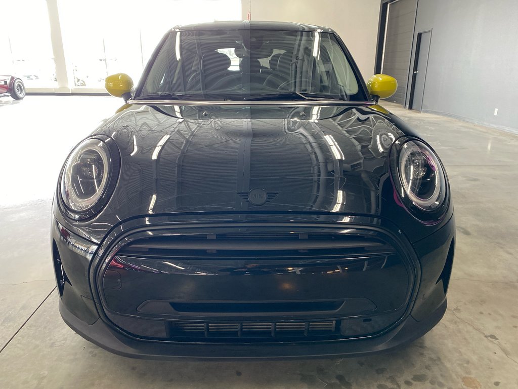 2022 MINI 5 Door Cooper in Saint-Jean-Sur-Richelieu, Quebec - 3 - w1024h768px