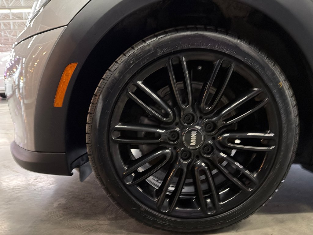 2024 MINI 5 Door Cooper in Saint-Jean-Sur-Richelieu, Quebec - 14 - w1024h768px