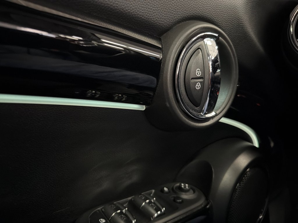 2024 MINI 5 Door Cooper in Saint-Jean-Sur-Richelieu, Quebec - 28 - w1024h768px