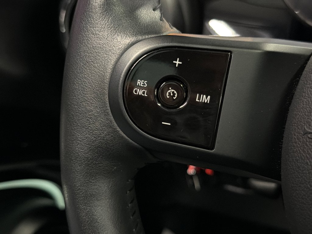 2024 MINI 5 Door Cooper in Saint-Jean-Sur-Richelieu, Quebec - 25 - w1024h768px