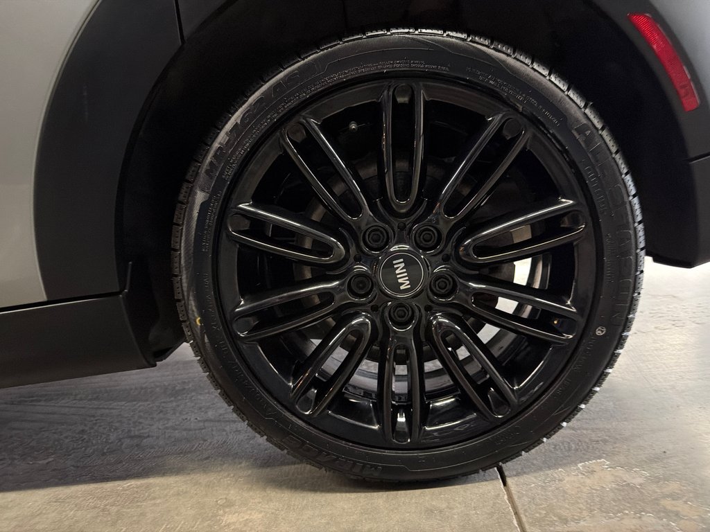 2024 MINI 5 Door Cooper in Saint-Jean-Sur-Richelieu, Quebec - 15 - w1024h768px