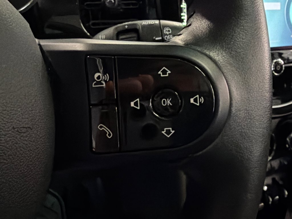 2024 MINI 5 Door Cooper in Saint-Jean-Sur-Richelieu, Quebec - 26 - w1024h768px