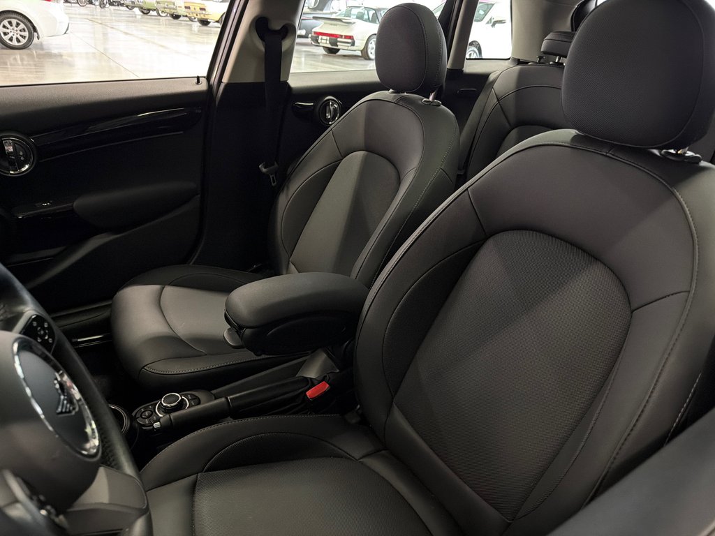 2024 MINI 5 Door Cooper in Saint-Jean-Sur-Richelieu, Quebec - 20 - w1024h768px