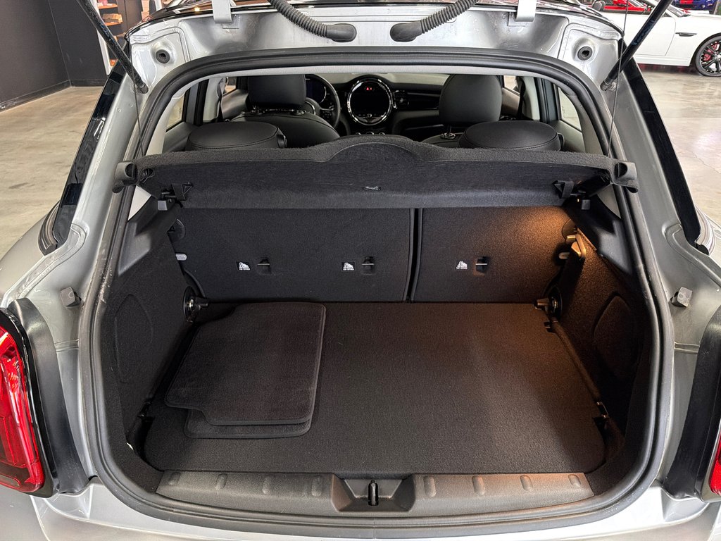 2024 MINI 5 Door Cooper in Saint-Jean-Sur-Richelieu, Quebec - 17 - w1024h768px
