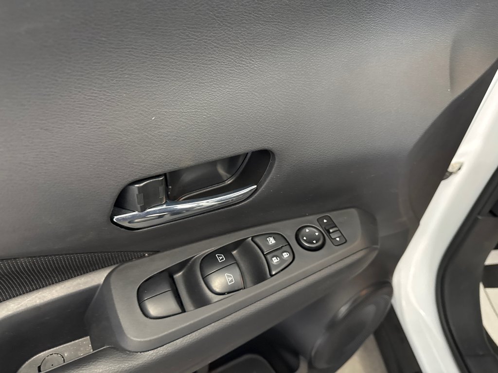 Nissan Kicks Play SV 2025 à Saint-Jean-Sur-Richelieu, Québec - 14 - w1024h768px