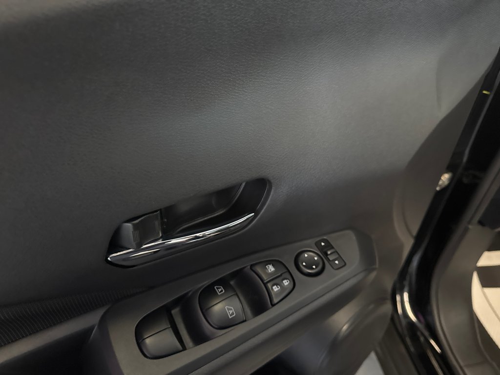 Nissan Kicks Play SV 2025 à Saint-Jean-Sur-Richelieu, Québec - 12 - w1024h768px