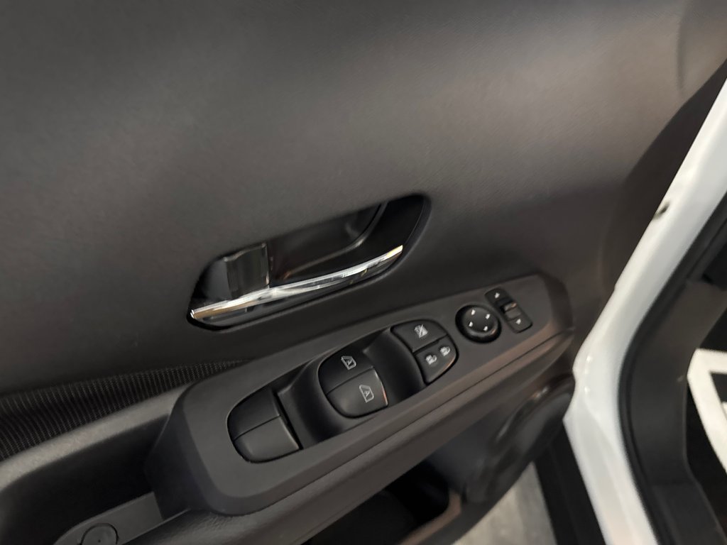 2025 Nissan Kicks Play SV in Saint-Jean-Sur-Richelieu, Quebec - 12 - w1024h768px