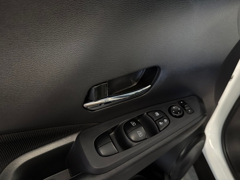 2025 Nissan Kicks Play SV in Saint-Jean-Sur-Richelieu, Quebec - 11 - w1024h768px