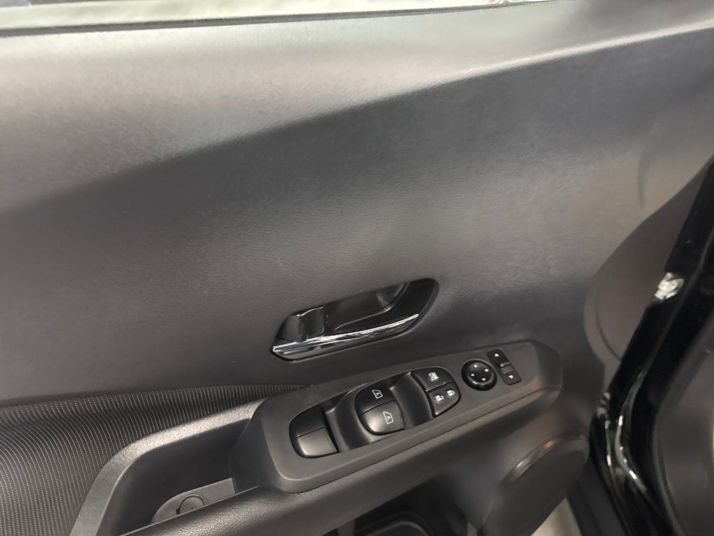 2022 Nissan Kicks SV in Saint-Jean-Sur-Richelieu, Quebec - 9 - w1024h768px