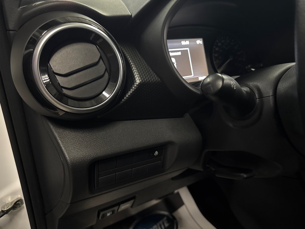 Nissan Kicks SV 2024 à Saint-Jean-Sur-Richelieu, Québec - 14 - w1024h768px