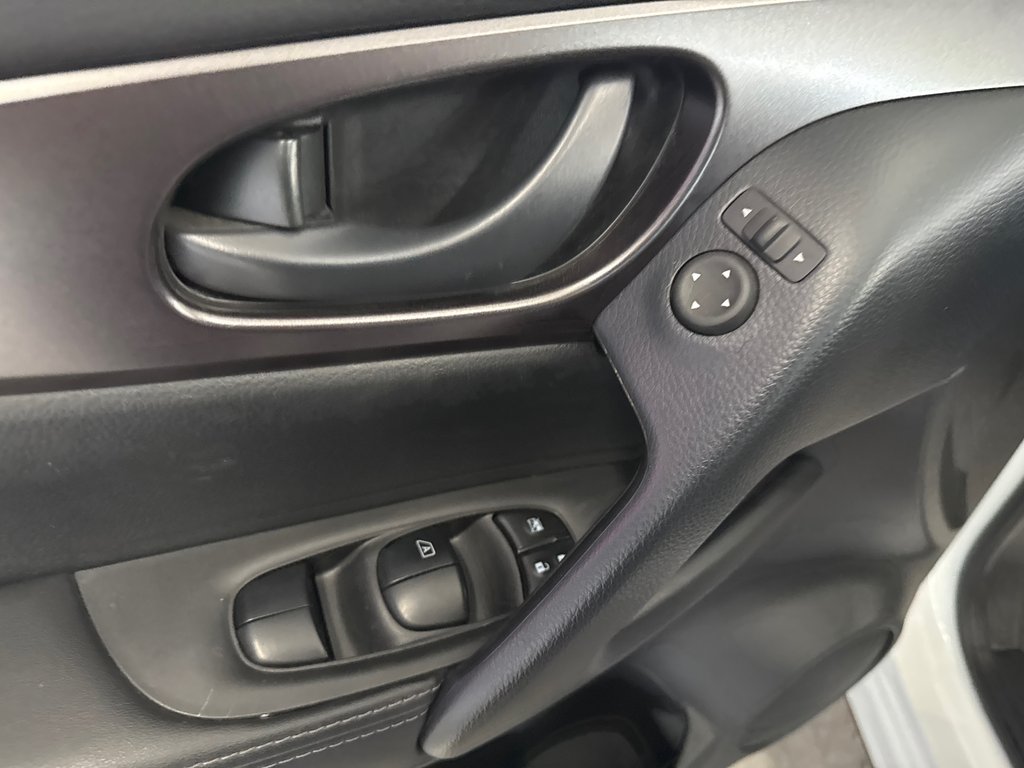 2023 Nissan Qashqai S in Saint-Jean-Sur-Richelieu, Quebec - 12 - w1024h768px