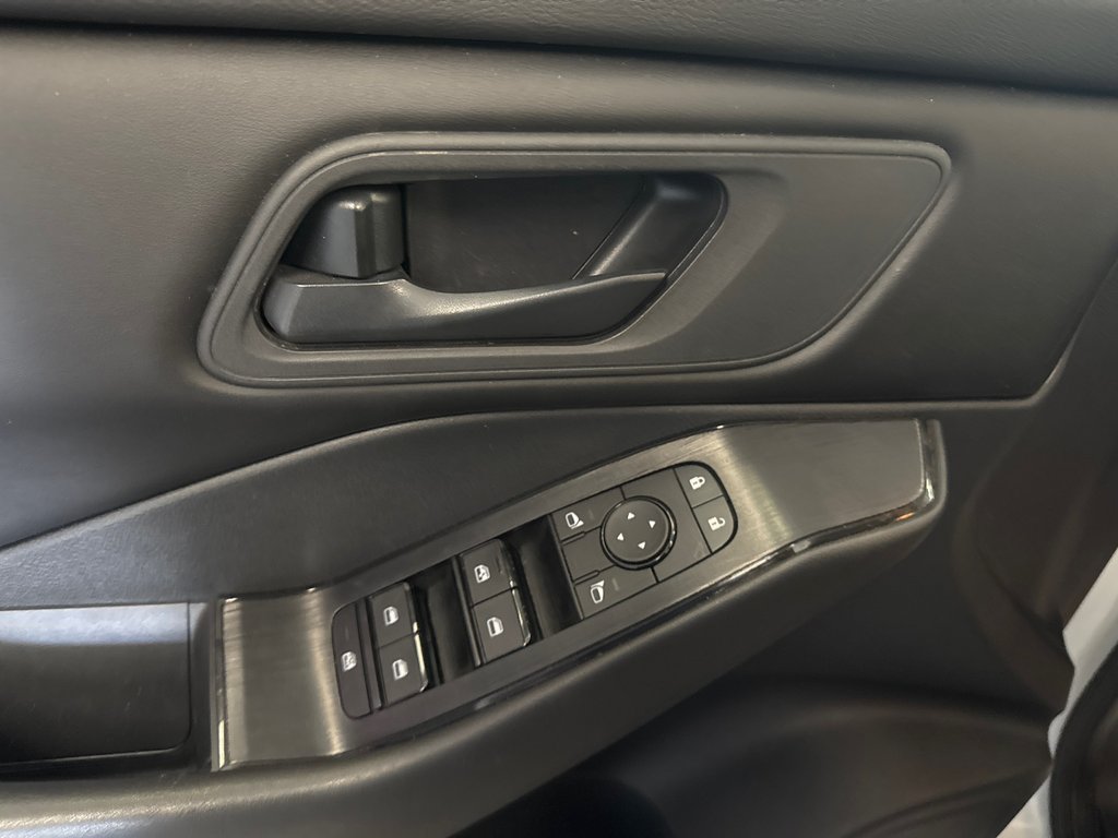 2024 Nissan Rogue S in Saint-Jean-Sur-Richelieu, Quebec - 10 - w1024h768px
