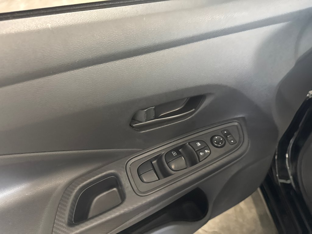 2023 Nissan Versa S in Saint-Jean-Sur-Richelieu, Quebec - 8 - w1024h768px