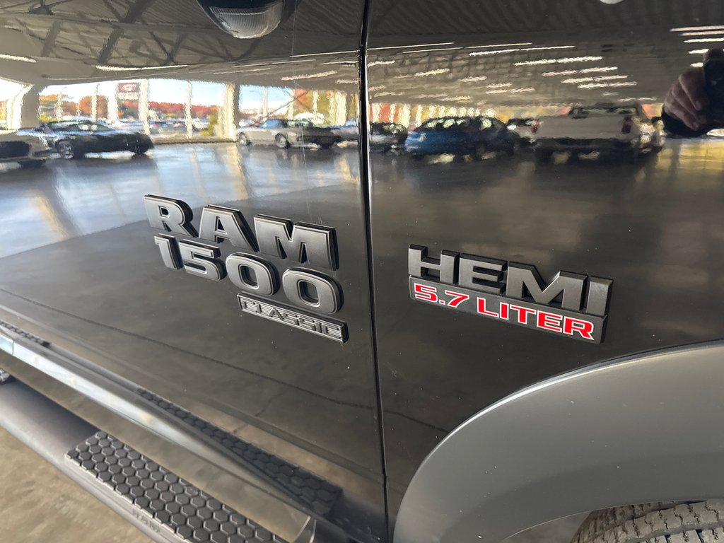 2022 Ram 1500 Classic Warlock in Saint-Jean-Sur-Richelieu, Quebec - 5 - w1024h768px