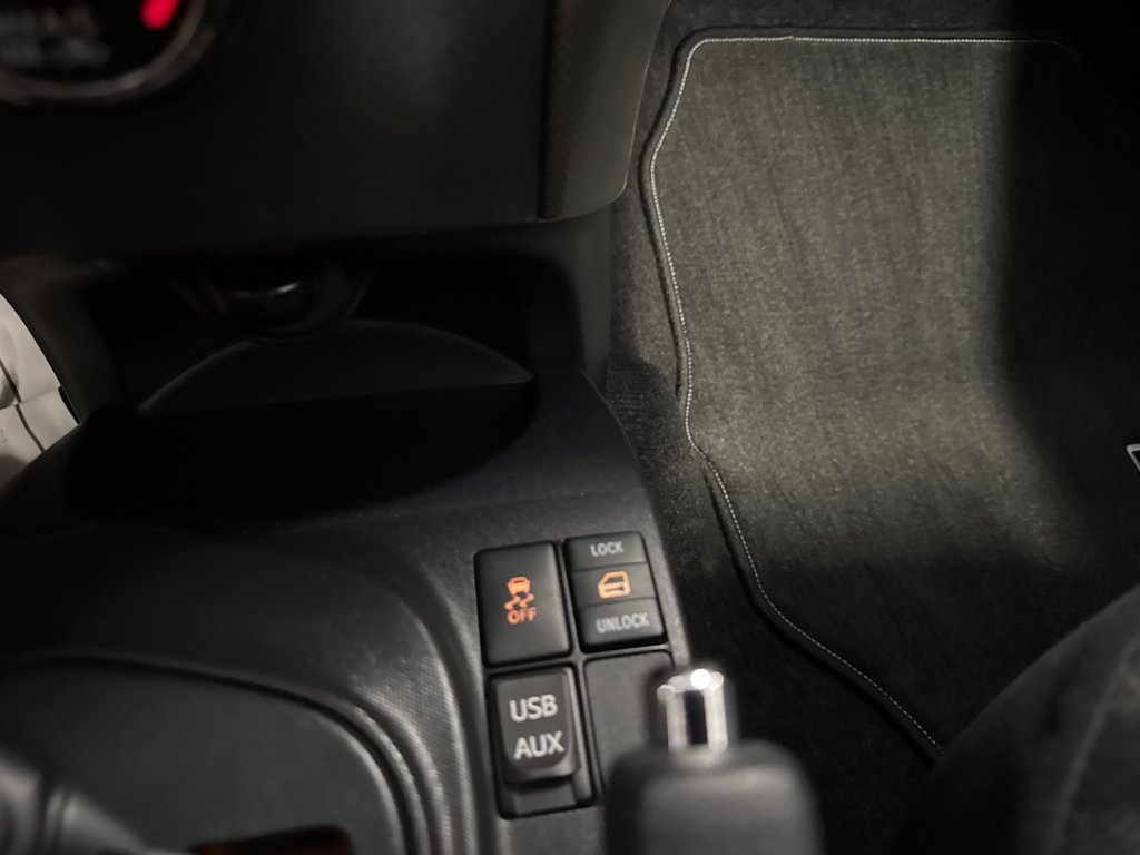 2014 Scion iQ 10 serie in Saint-Jean-Sur-Richelieu, Quebec - 18 - w1024h768px