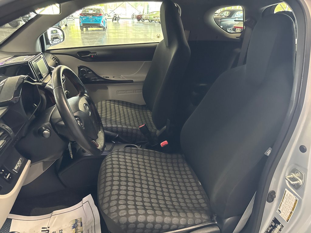 2014 Scion iQ 10 serie in Saint-Jean-Sur-Richelieu, Quebec - 9 - w1024h768px