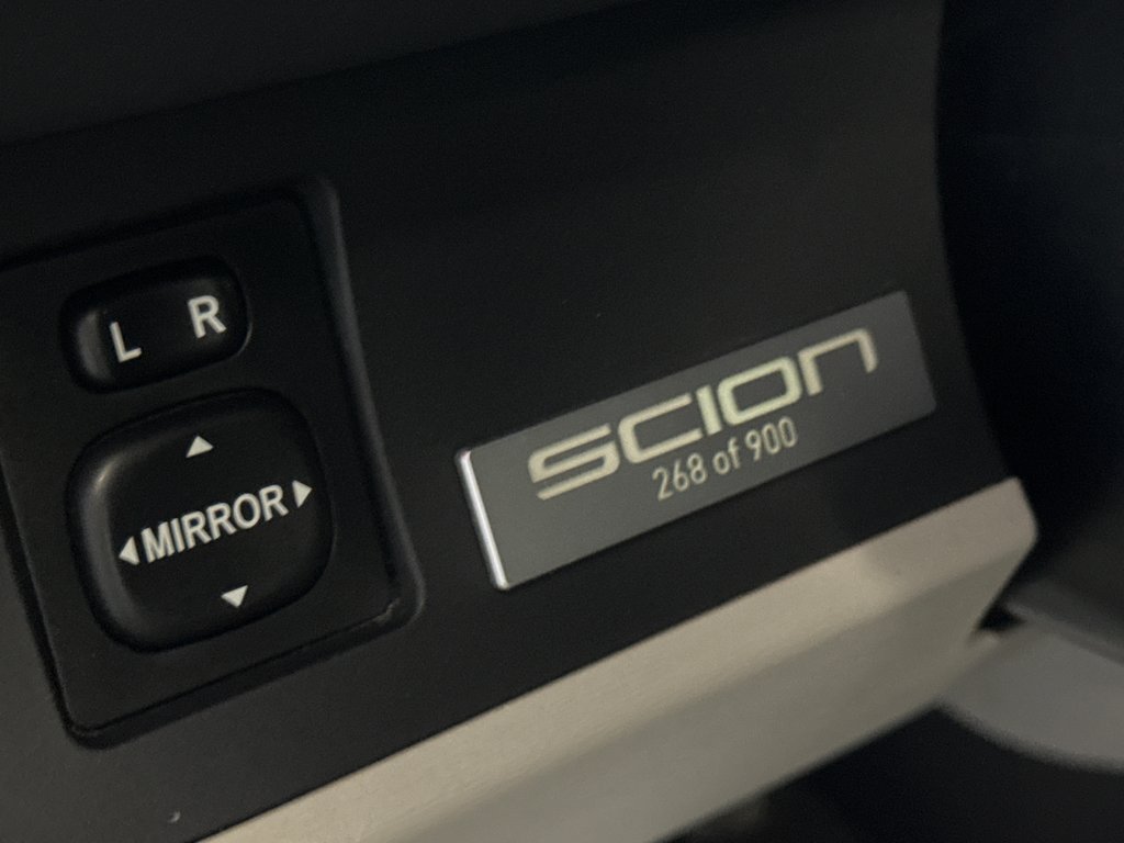 2014 Scion iQ 10 serie in Saint-Jean-Sur-Richelieu, Quebec - 12 - w1024h768px