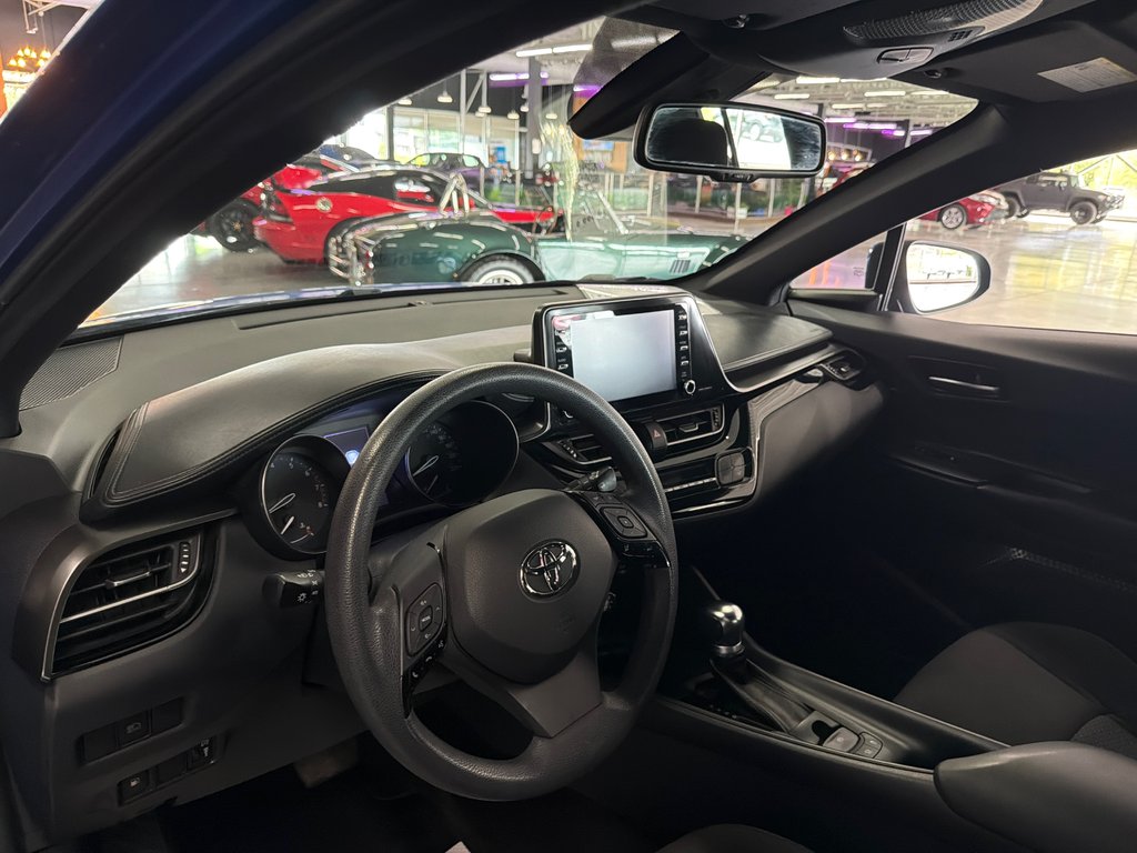 2019 Toyota C-HR LE in Saint-Jean-Sur-Richelieu, Quebec - 10 - w1024h768px