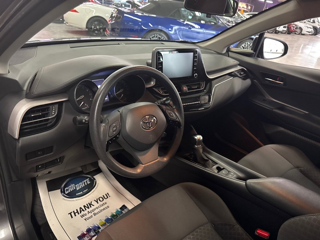 2021 Toyota C-HR LE in Saint-Jean-Sur-Richelieu, Quebec - 10 - w1024h768px