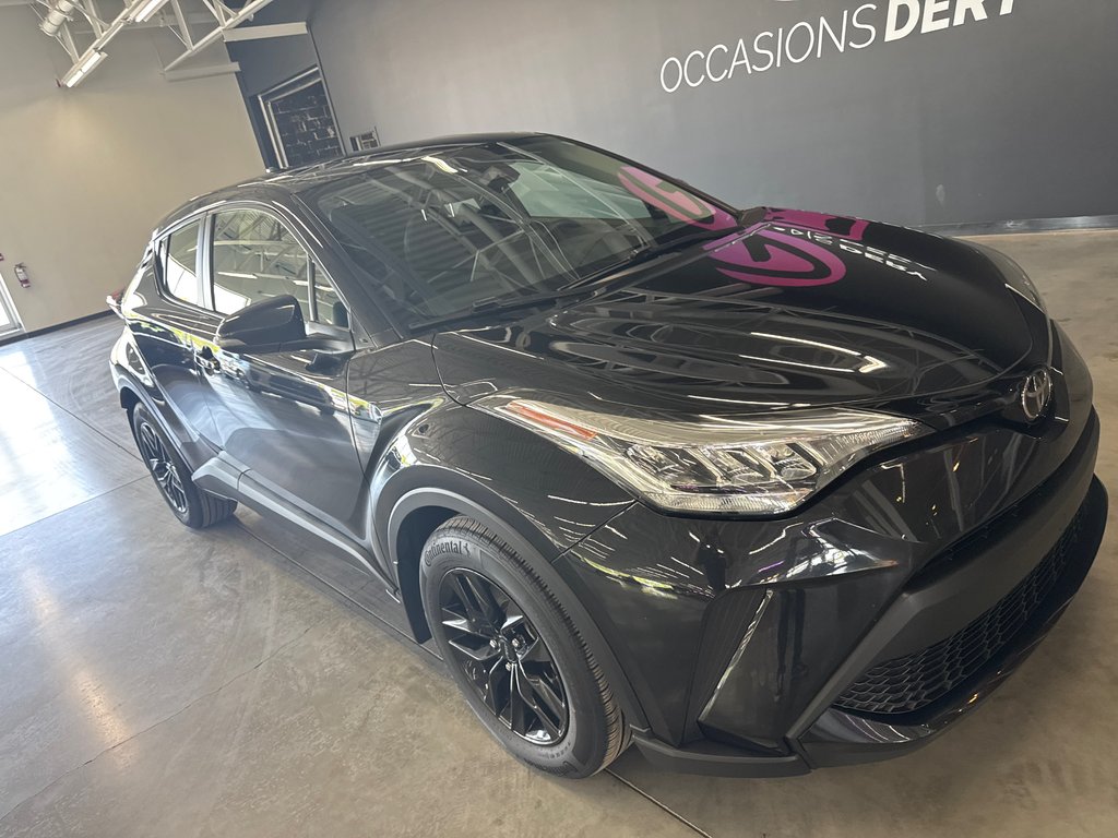 2022 Toyota C-HR LE in Saint-Jean-Sur-Richelieu, Quebec - 2 - w1024h768px