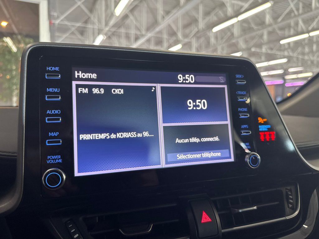 2022 Toyota C-HR LE in Saint-Jean-Sur-Richelieu, Quebec - 17 - w1024h768px