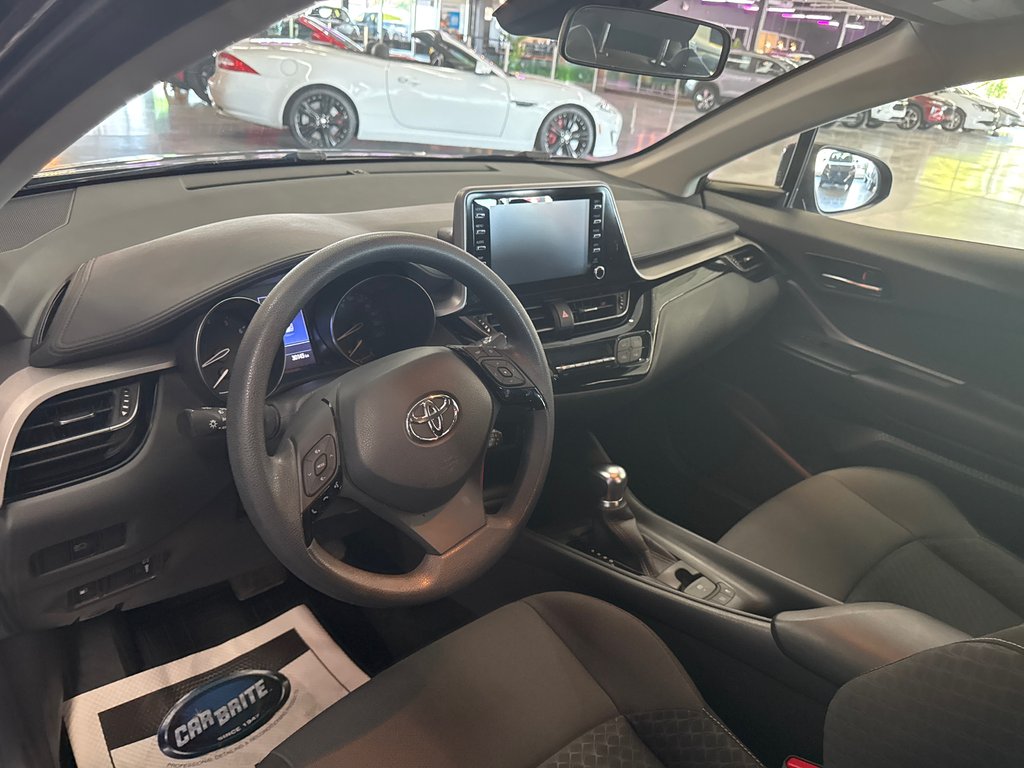 2022 Toyota C-HR LE in Saint-Jean-Sur-Richelieu, Quebec - 10 - w1024h768px