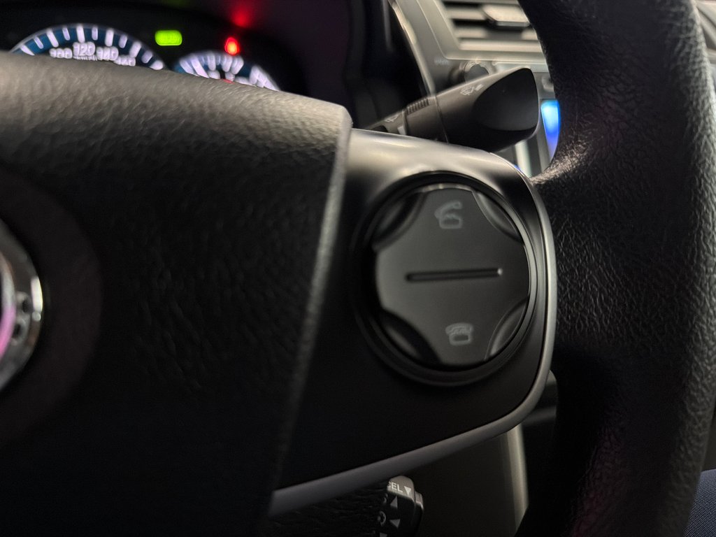 Toyota Camry Hybrid LE 2013 à Saint-Jean-Sur-Richelieu, Québec - 18 - w1024h768px