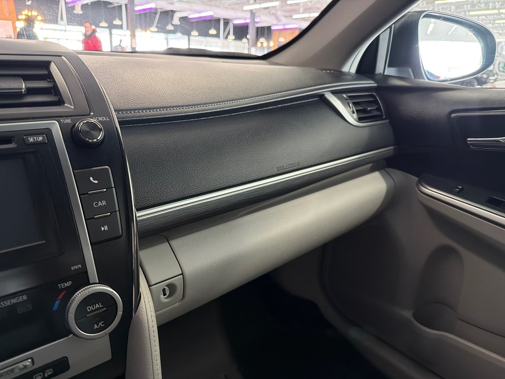 Toyota Camry Hybrid LE 2013 à Saint-Jean-Sur-Richelieu, Québec - 22 - w1024h768px