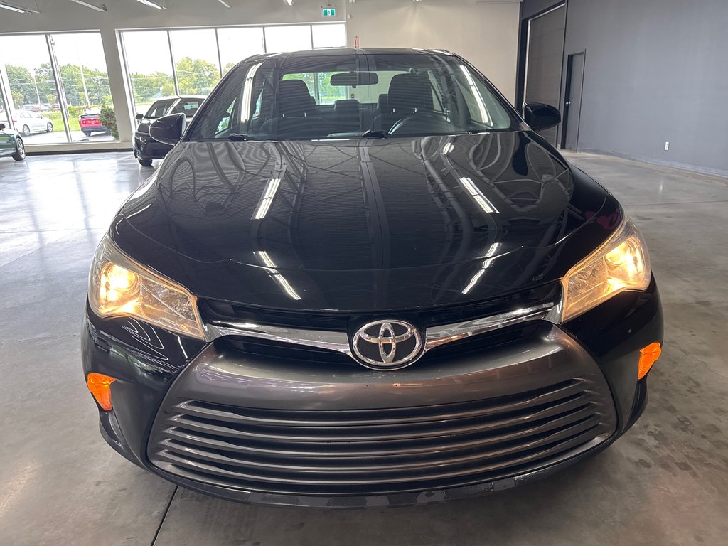 Toyota Camry LE 2016 à Saint-Jean-Sur-Richelieu, Québec - 3 - w1024h768px
