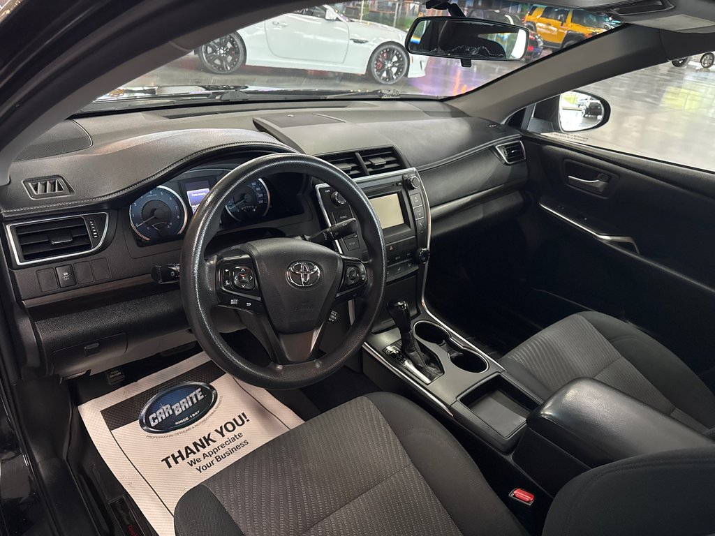 Toyota Camry LE 2016 à Saint-Jean-Sur-Richelieu, Québec - 7 - w1024h768px