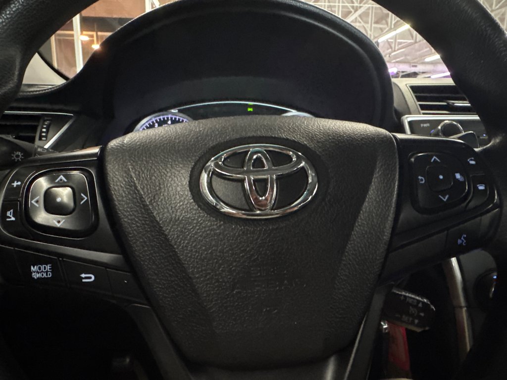 Toyota Camry LE 2016 à Saint-Jean-Sur-Richelieu, Québec - 9 - w1024h768px