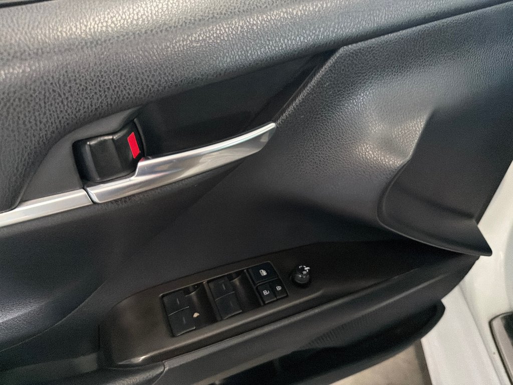 2022 Toyota Camry SE in Saint-Jean-Sur-Richelieu, Quebec - 10 - w1024h768px