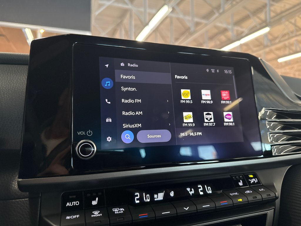 2025 Toyota Camry SE in Saint-Jean-Sur-Richelieu, Quebec - 19 - w1024h768px