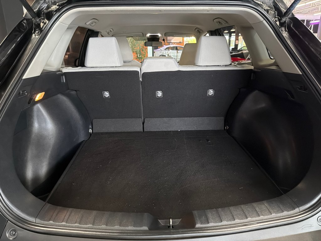 2022 Toyota Corolla Cross L in Saint-Jean-Sur-Richelieu, Quebec - 7 - w1024h768px