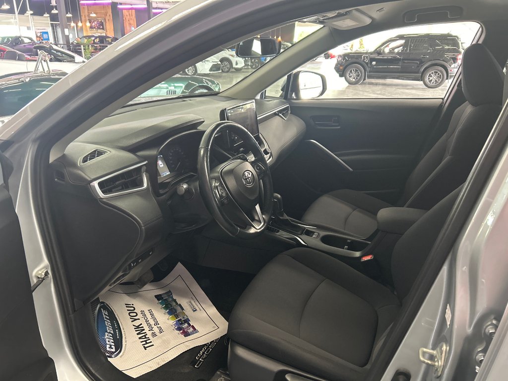 2023 Toyota Corolla Cross LE in Saint-Jean-Sur-Richelieu, Quebec - 13 - w1024h768px