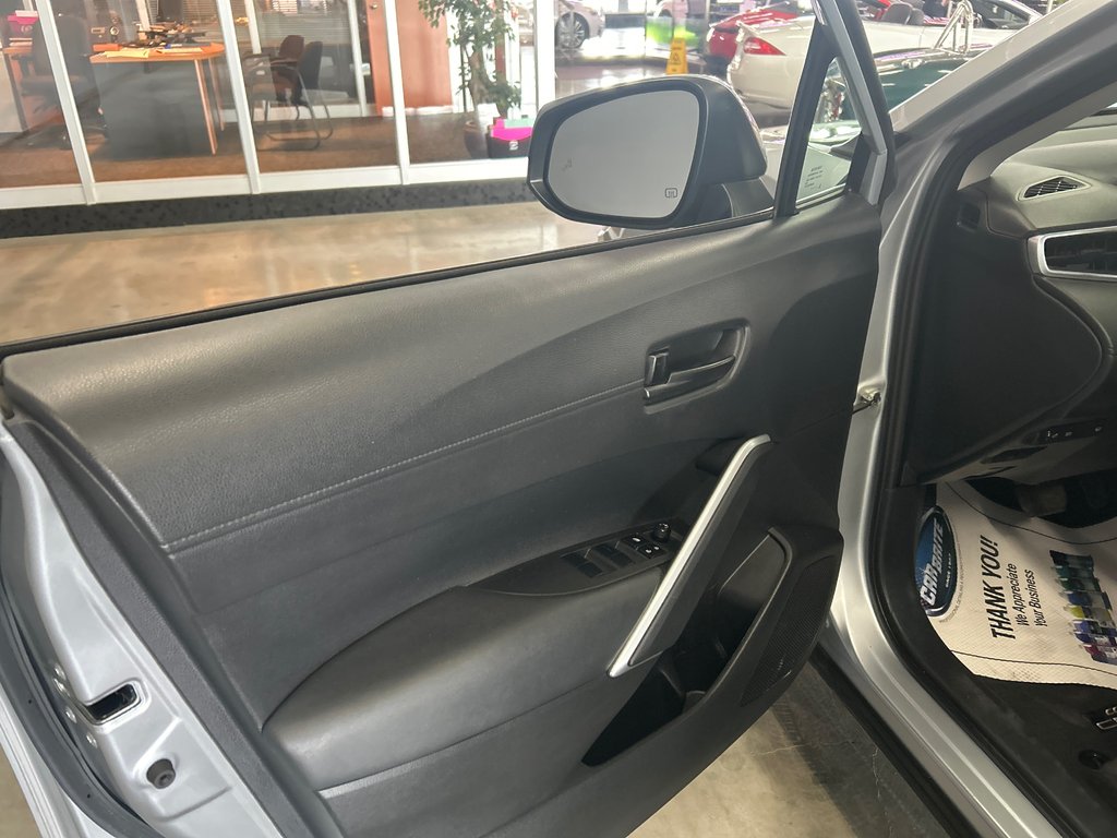 2023 Toyota Corolla Cross LE in Saint-Jean-Sur-Richelieu, Quebec - 9 - w1024h768px