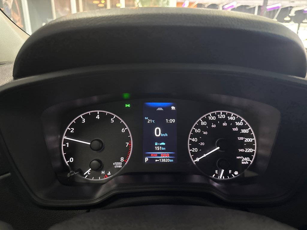 2025 Toyota COROLLA CROSS LE in Saint-Jean-Sur-Richelieu, Quebec - 13 - w1024h768px