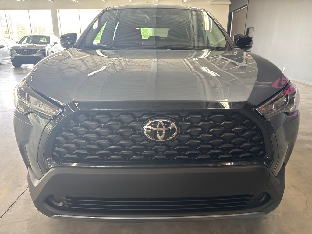 2025 Toyota COROLLA CROSS LE in Saint-Jean-Sur-Richelieu, Quebec - 3 - w1024h768px