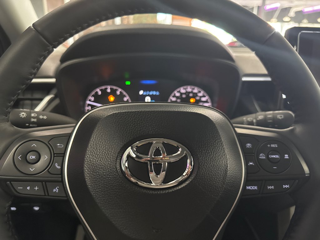 2025 Toyota COROLLA CROSS LE in Saint-Jean-Sur-Richelieu, Quebec - 12 - w1024h768px