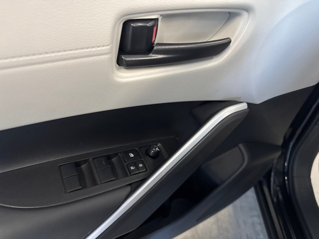 2025 Toyota Corolla Cross L in Saint-Jean-Sur-Richelieu, Quebec - 12 - w1024h768px