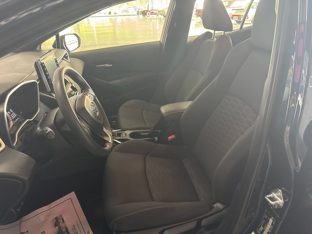 2020 Toyota Corolla Hatchback BASE in Saint-Jean-Sur-Richelieu, Quebec - 7 - w1024h768px