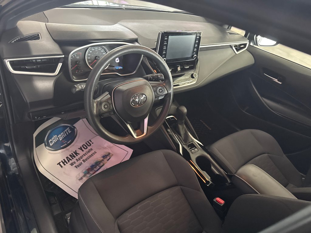 2020 Toyota Corolla Hatchback BASE in Saint-Jean-Sur-Richelieu, Quebec - 8 - w1024h768px