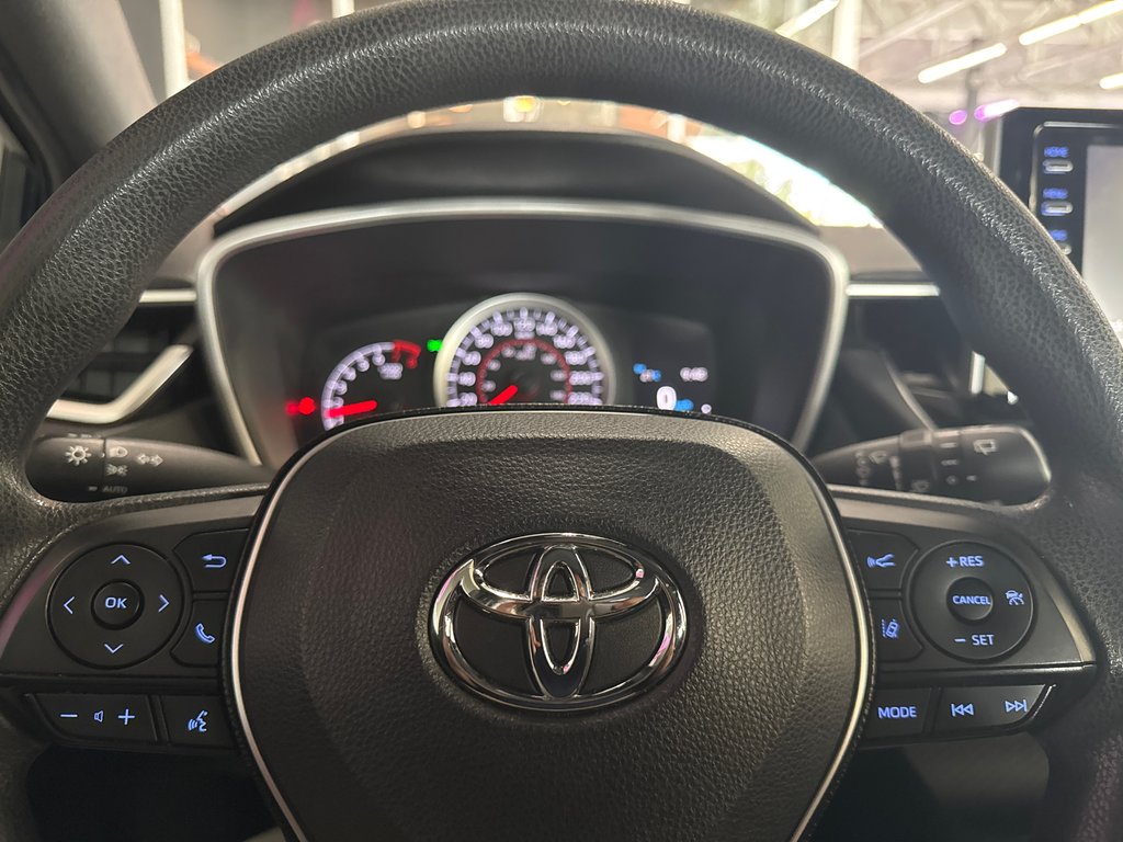 2020 Toyota Corolla Hatchback BASE in Saint-Jean-Sur-Richelieu, Quebec - 11 - w1024h768px