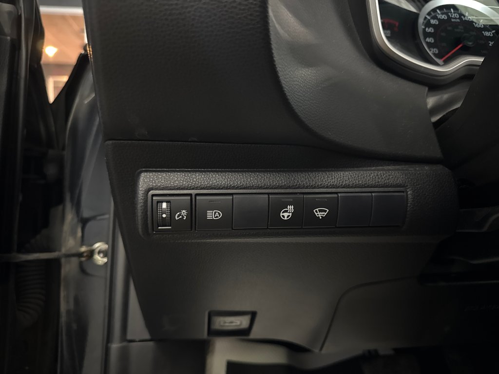 2021 Toyota Corolla Hatchback SE in Saint-Jean-Sur-Richelieu, Quebec - 12 - w1024h768px